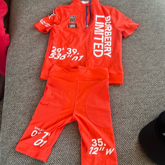 ORANGE BURBERRY SPORTS OUTFIT